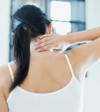 Dolori lancinanti nel fondo di uno stomaco a donne e dolore di vita